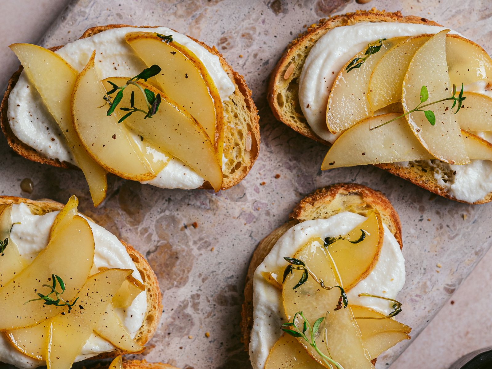 Peras Caramelizadas com Ricotta